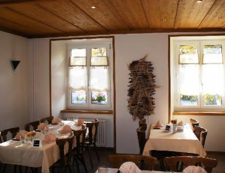 Chez Gilles Hotel Resto Bar Sa La Chaux De Fonds Exterior foto